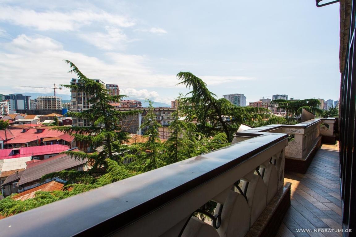 Hotel Light Palace Батуми Екстериор снимка