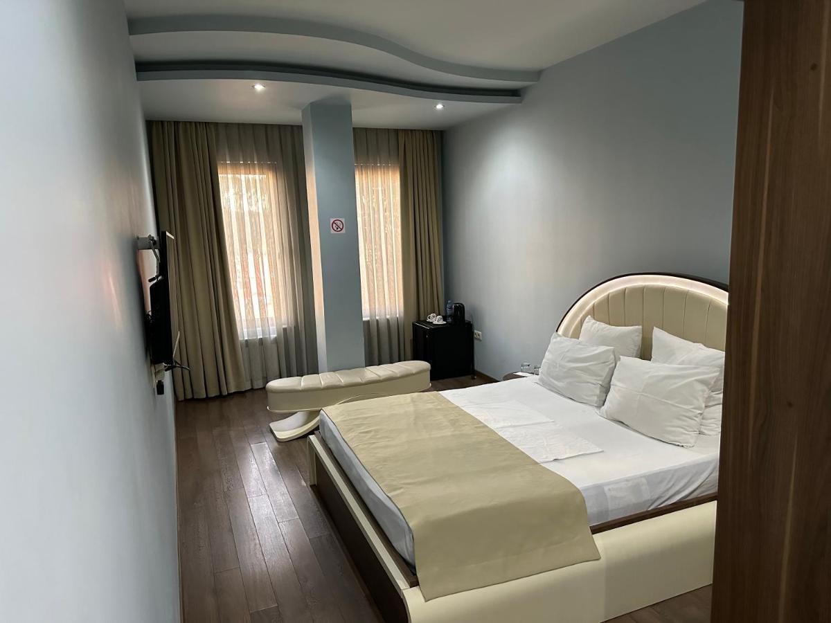 Hotel Light Palace Батуми Екстериор снимка