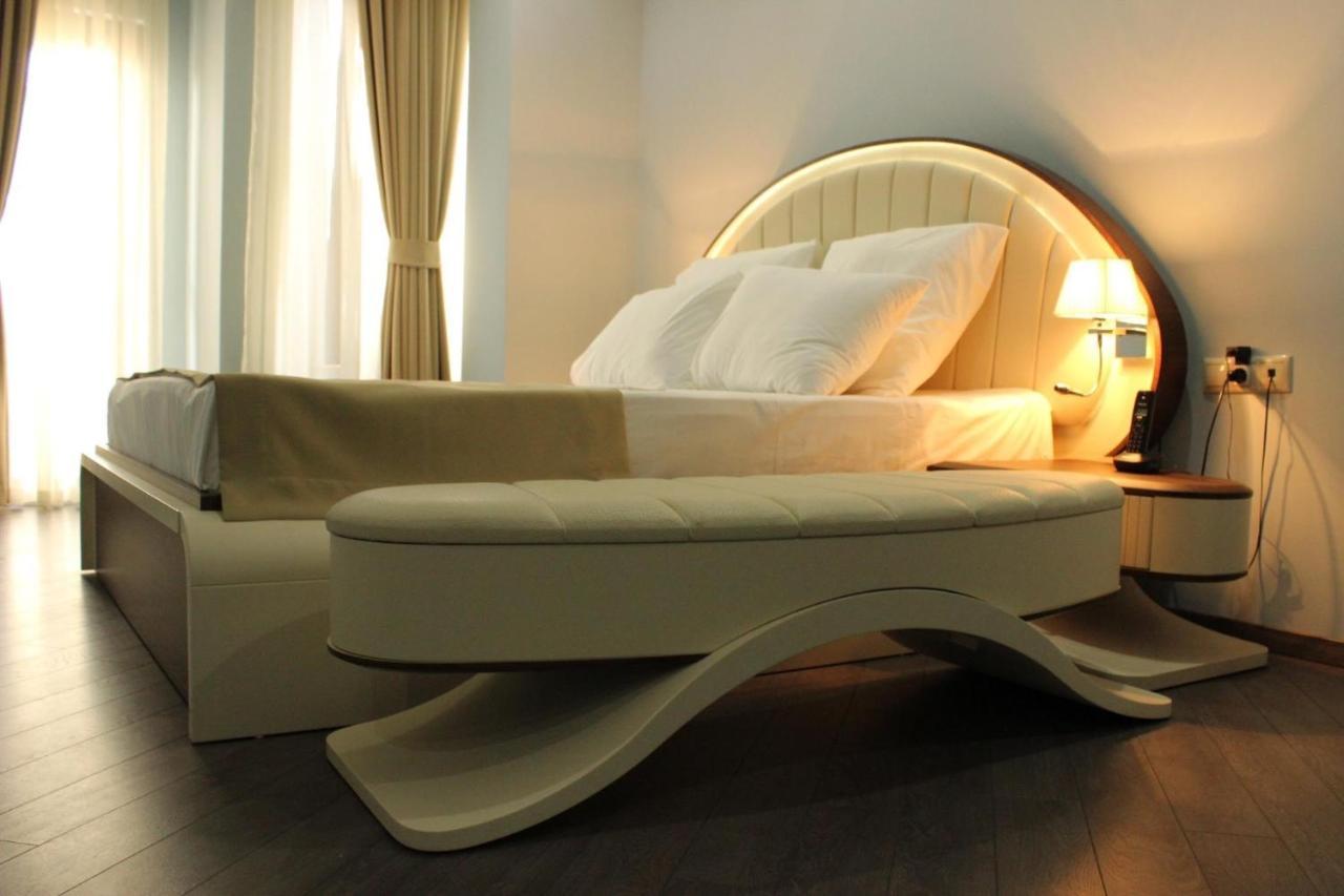 Hotel Light Palace Батуми Екстериор снимка