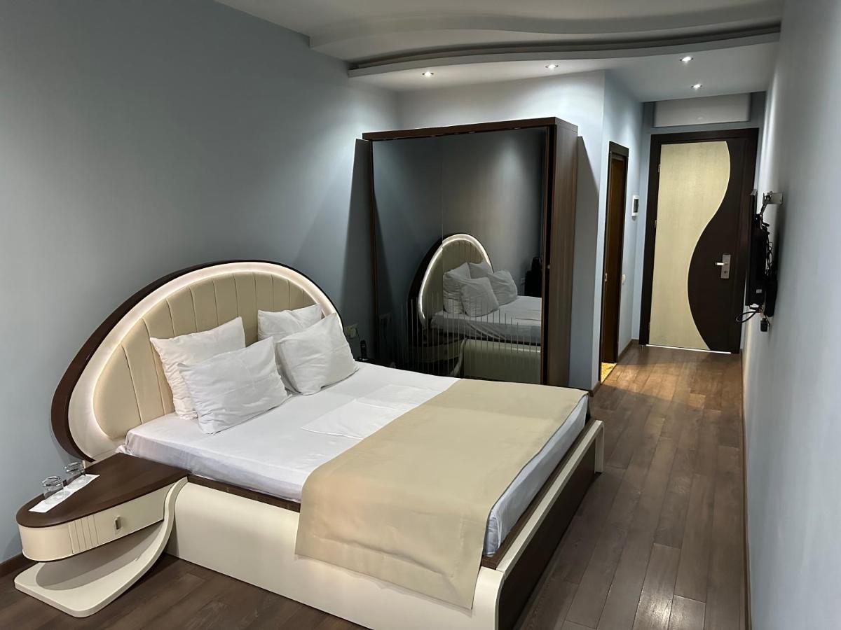 Hotel Light Palace Батуми Екстериор снимка
