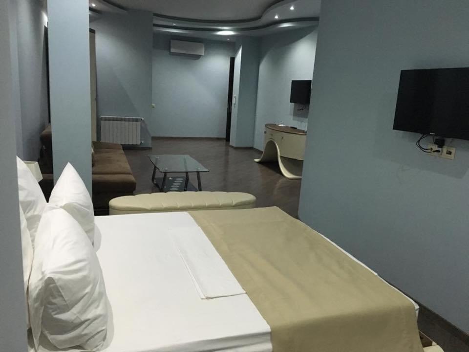 Hotel Light Palace Батуми Екстериор снимка