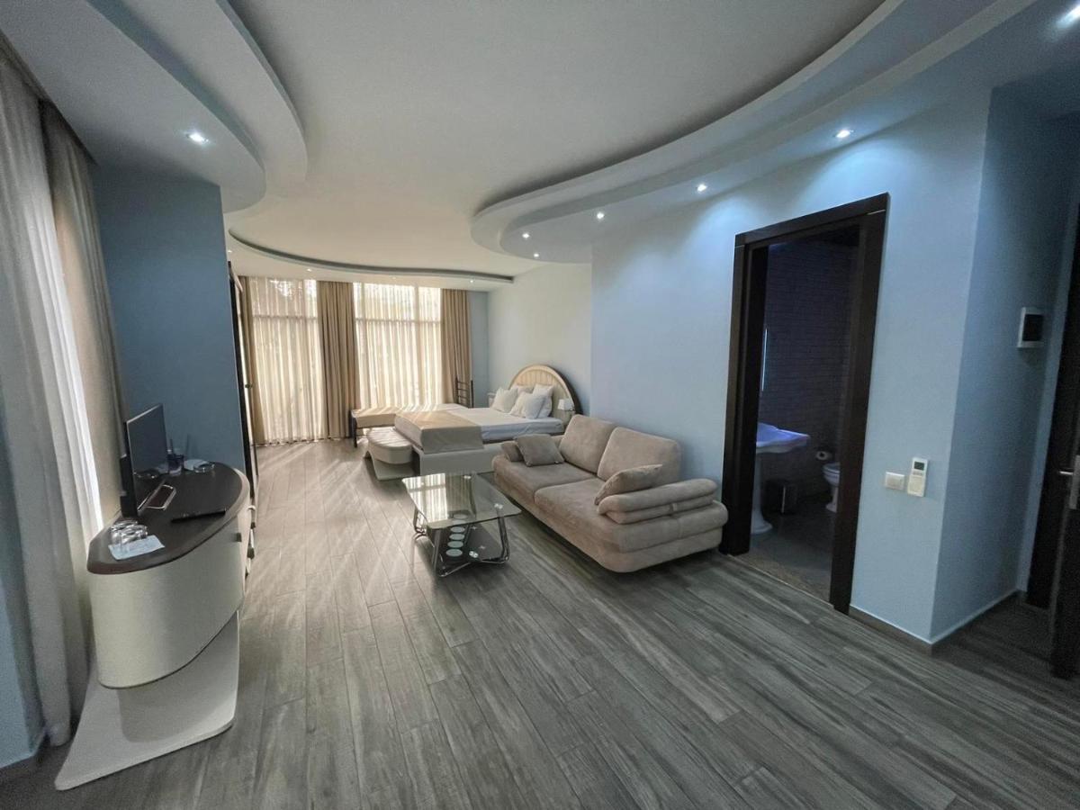 Hotel Light Palace Батуми Екстериор снимка